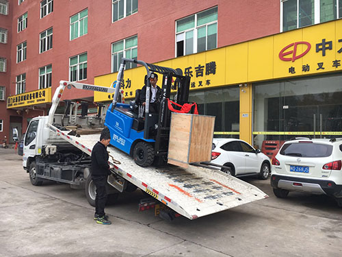 廈門電動(dòng)叉車公司，銷售比亞迪電動(dòng)叉車2.5噸一臺(tái)