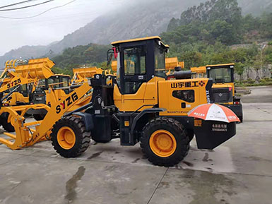 恭喜羅總喜提新車，山宇裝載機940走起，山宇重工，助您成功！